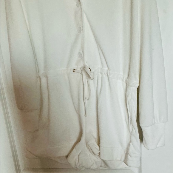 WeWoreWhat Cream jumper with Classic Lapel Design - Picture 5 of 6